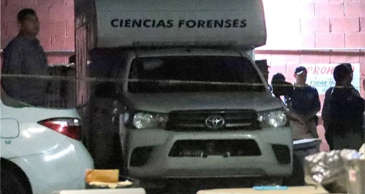 México: Hallan once cadáveres dentro de una camioneta