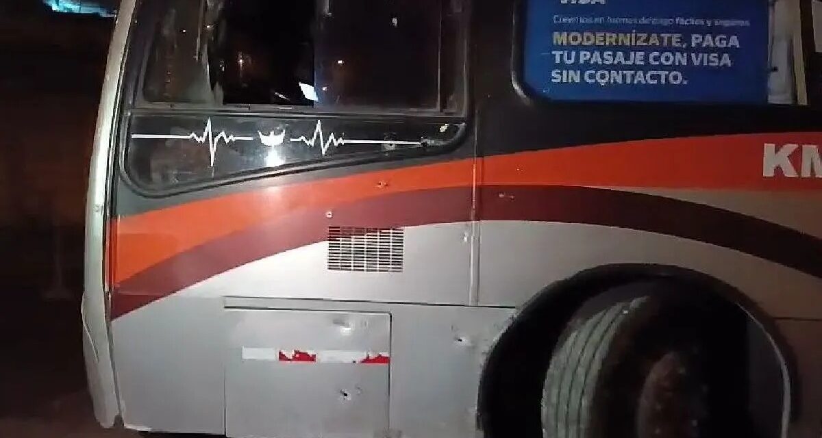 Bus lleno de pasajeros fue baleado en San Juan de Miraflores