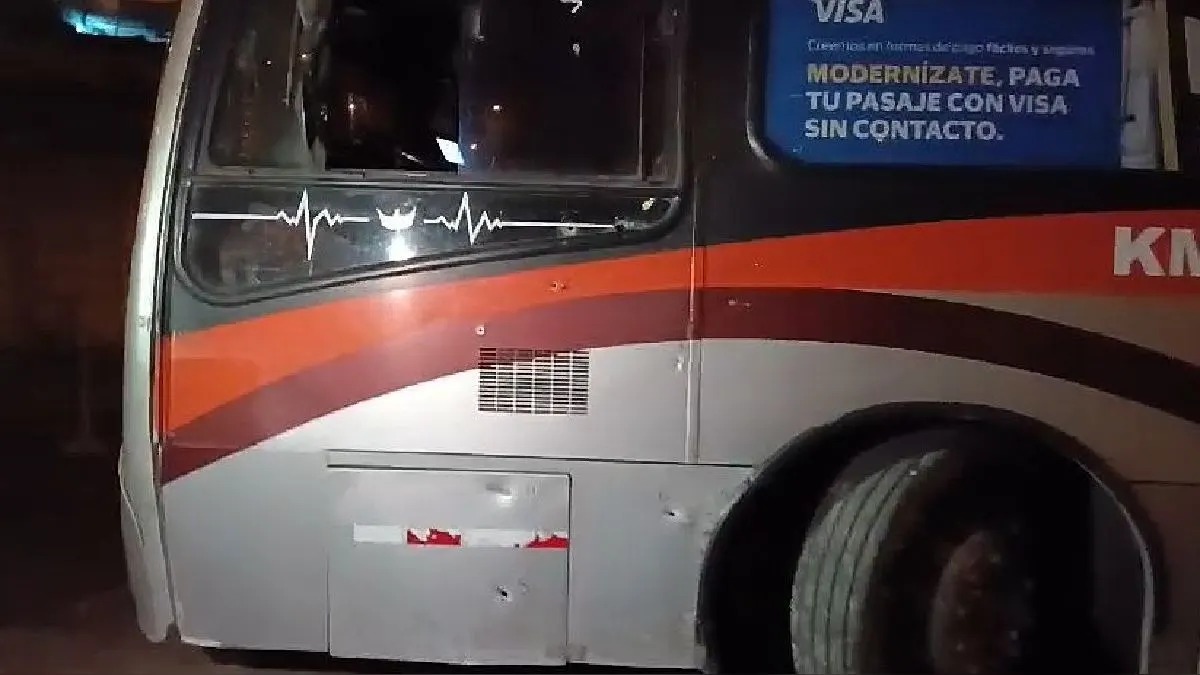 Bus lleno de pasajeros fue baleado en San Juan de Miraflores