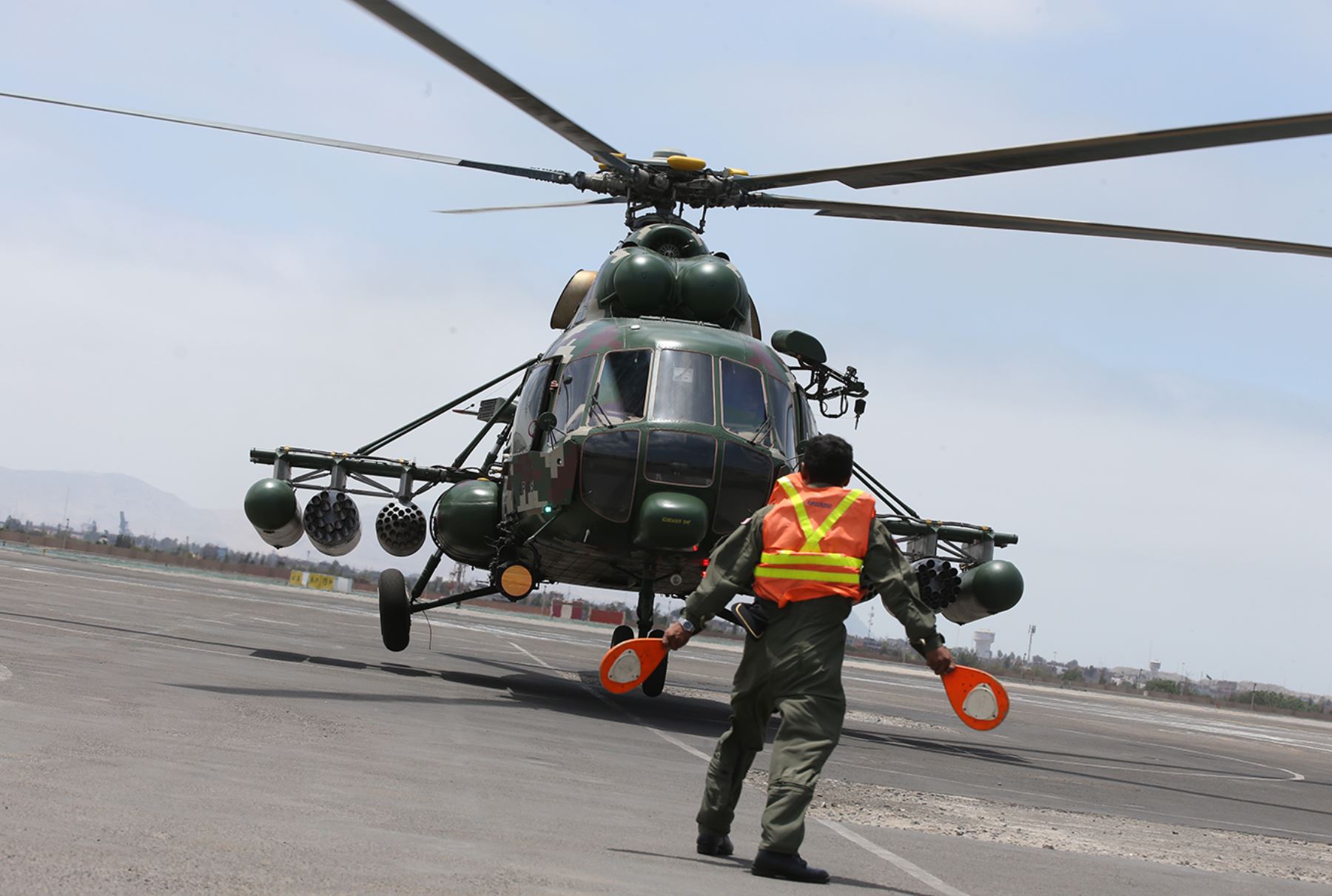 Ejército hizo acuerdo millonario con empresa fantasma para mantenimiento de helicópteros