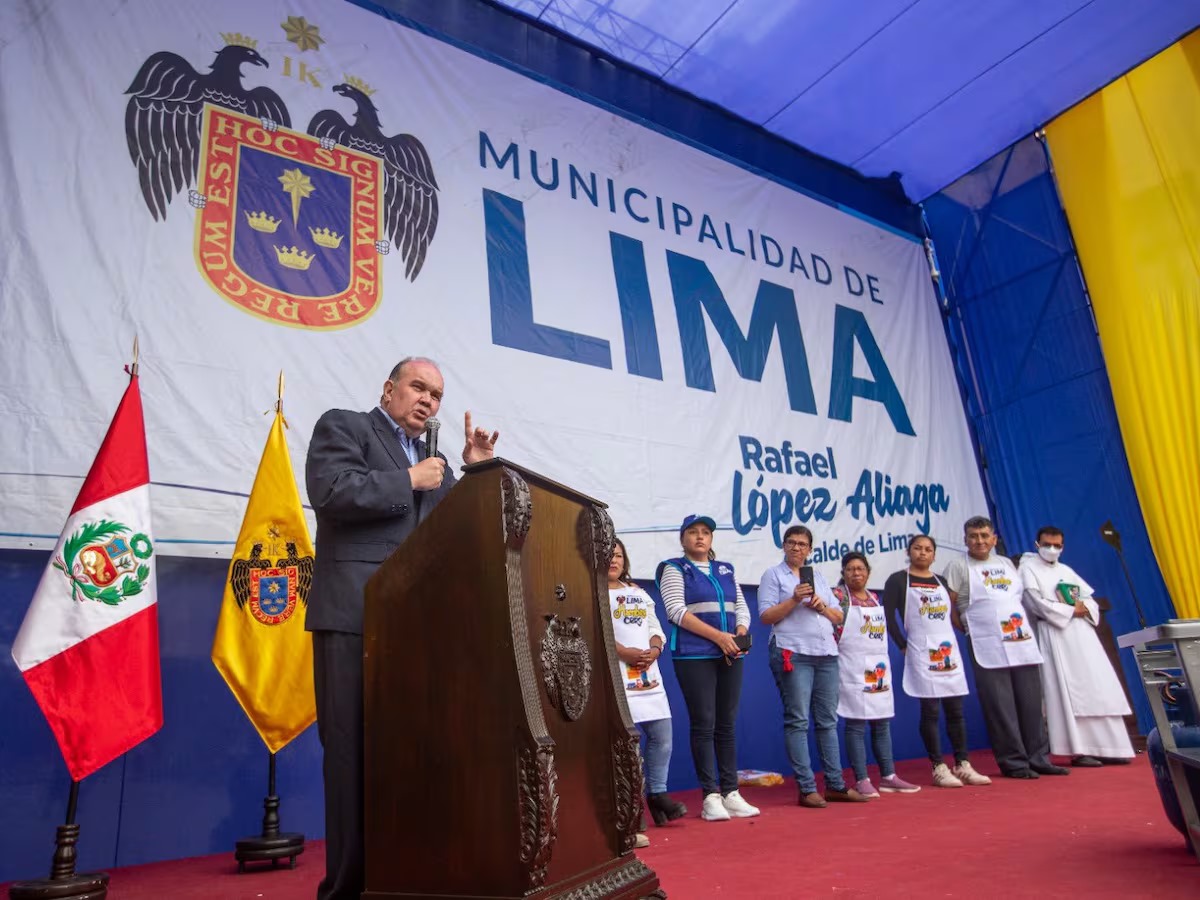 Rafael López Aliaga: «Los trenes están funcionando en California»