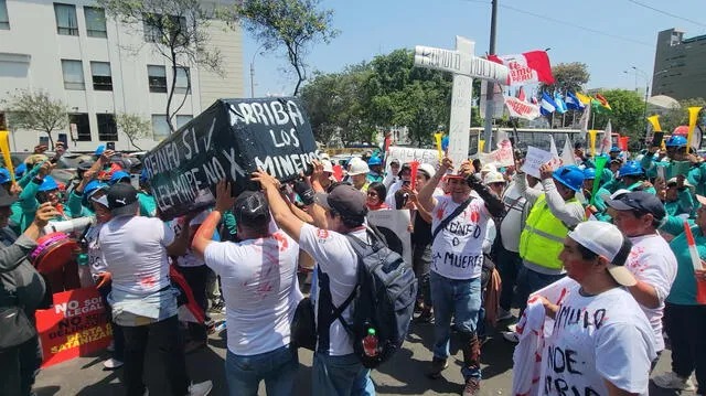 Bloqueo en la Panamericana Sur: Paro minero afecta tránsito en varias regiones del país