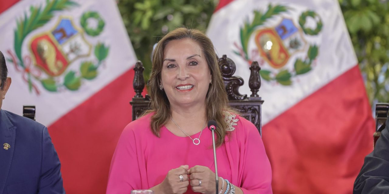 Dina Boluarte felicita a Donald Trump tras su victoria electoral en EE.UU.