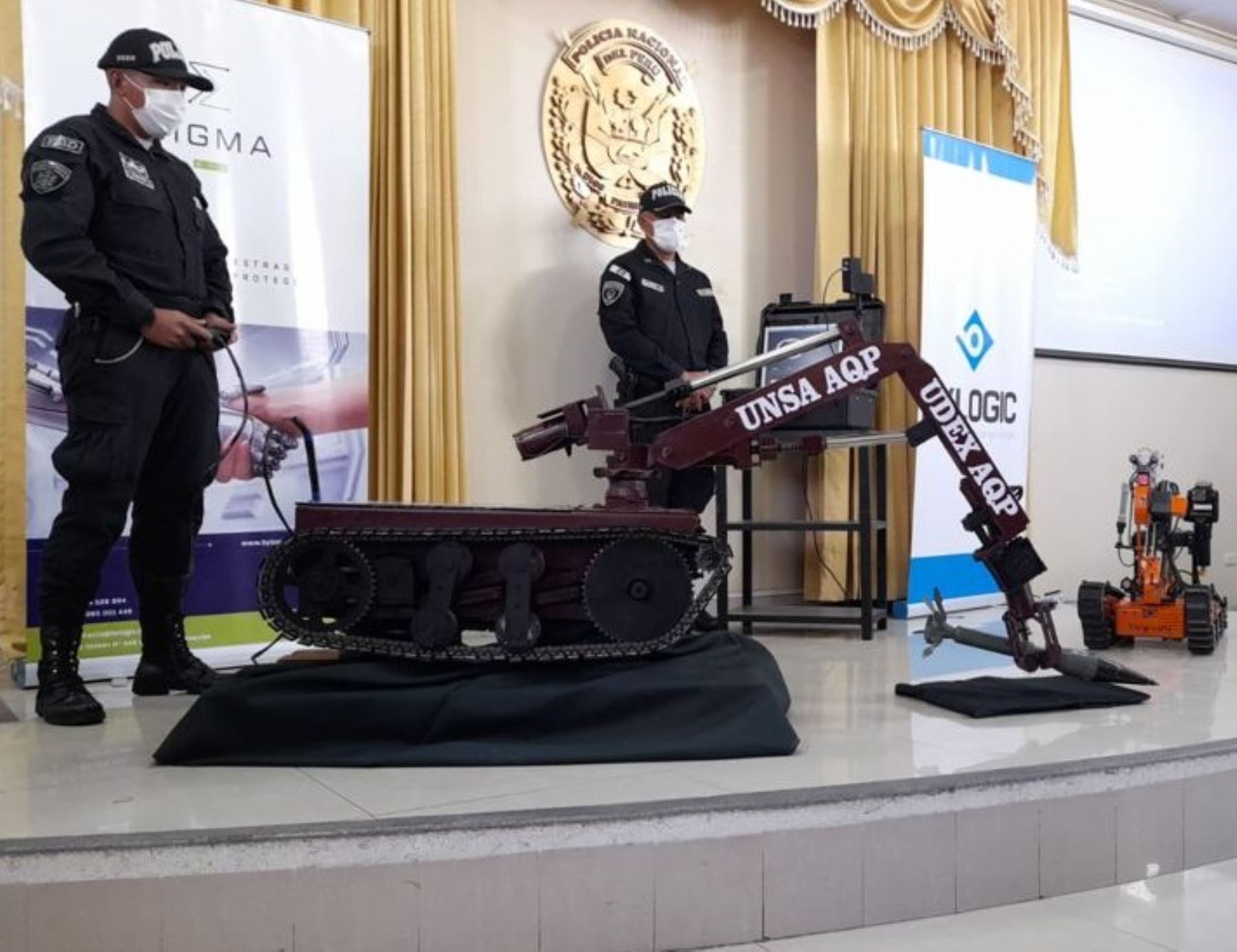 PNP garantizará seguridad con robots creados por estudiantes arequipeños para el APEC