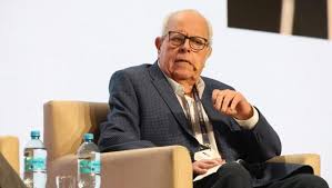 Julio Velarde: "El gasto público está creciendo demasiado rápido"