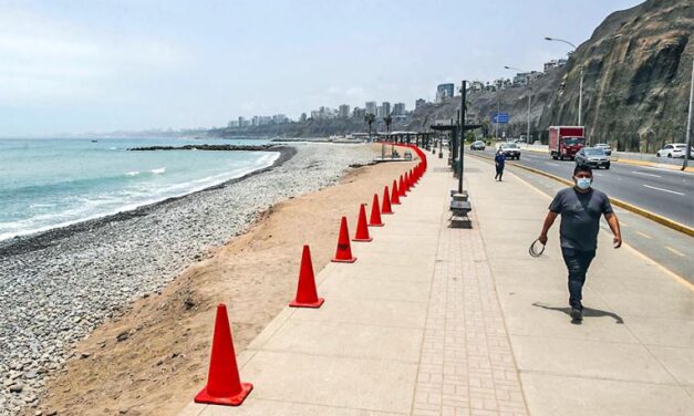 Callao cierra playas y puertos ante intensos oleajes anómalos