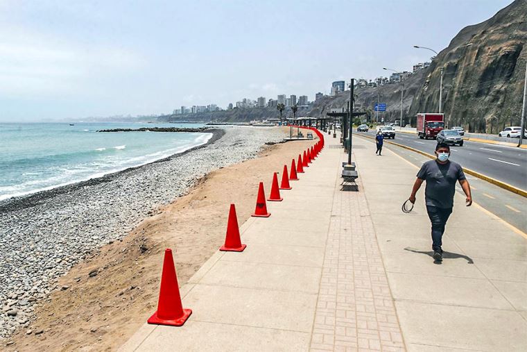 Callao cierra playas y puertos ante intensos oleajes anómalos