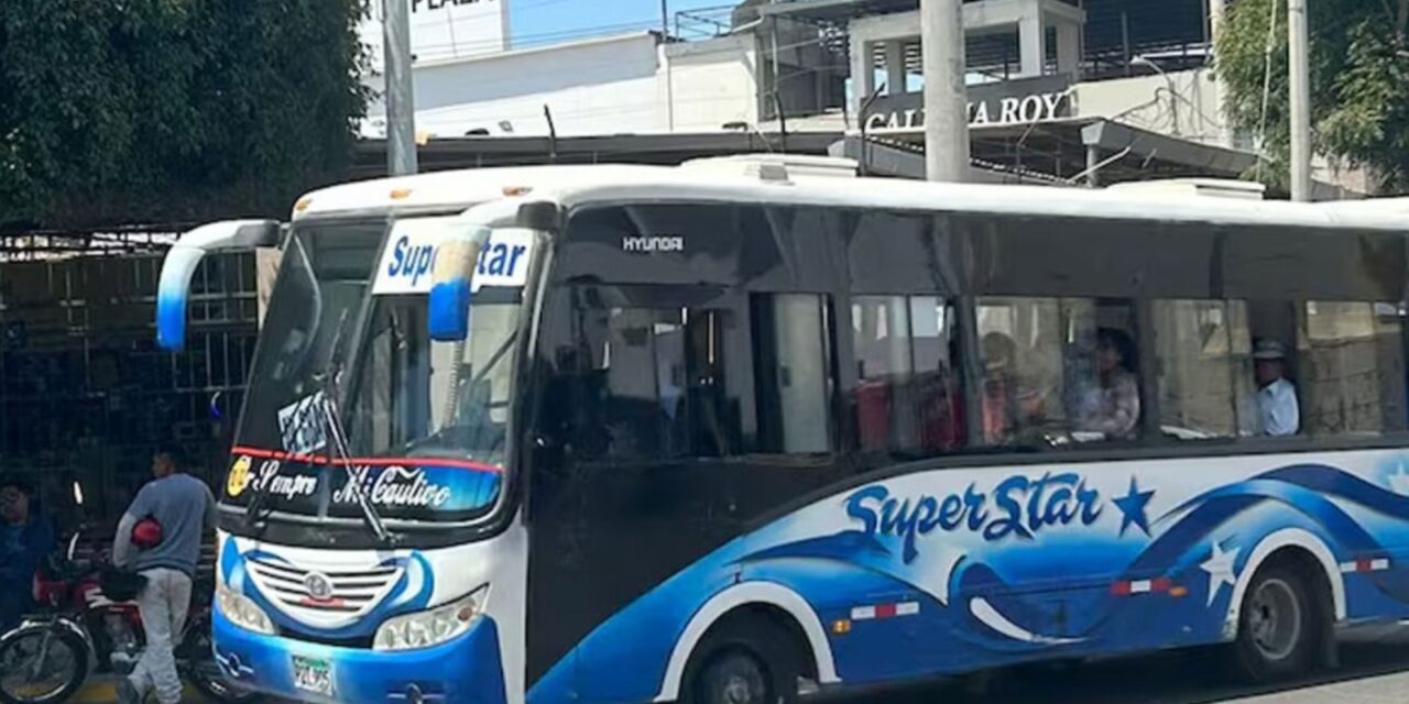 Piura: Disparan ocho veces contra bus