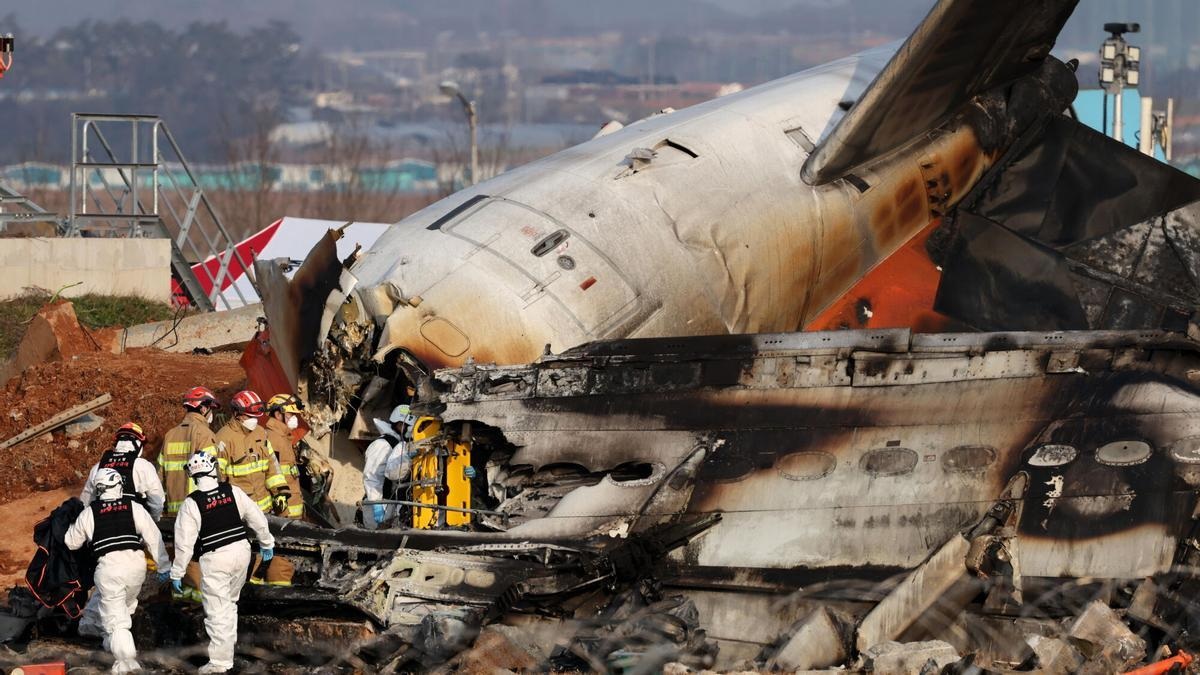 Avión se estrella y mueren 179 personas en Corea del Sur