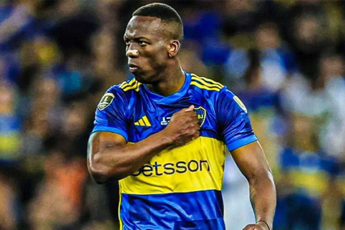 Luis Advíncula deja de ser extranjero en Boca Juniors