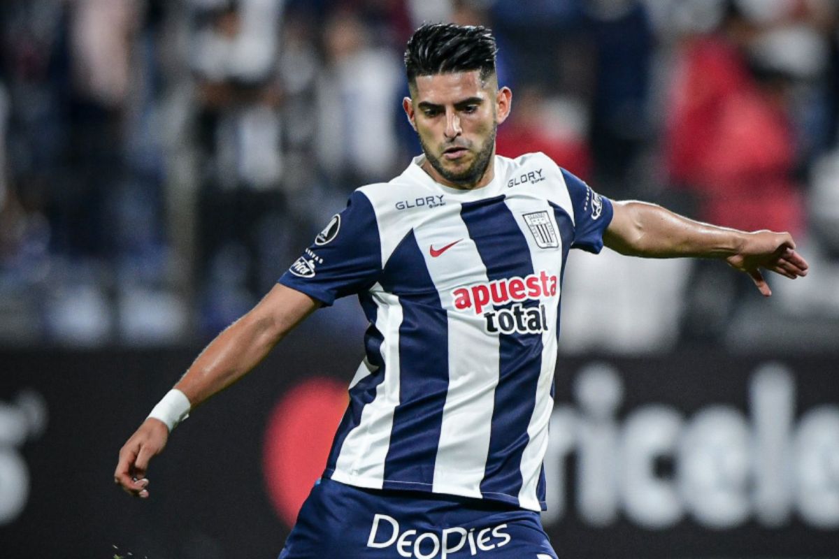 Carlos Zambrano extiende su vínculo con Alianza Lima