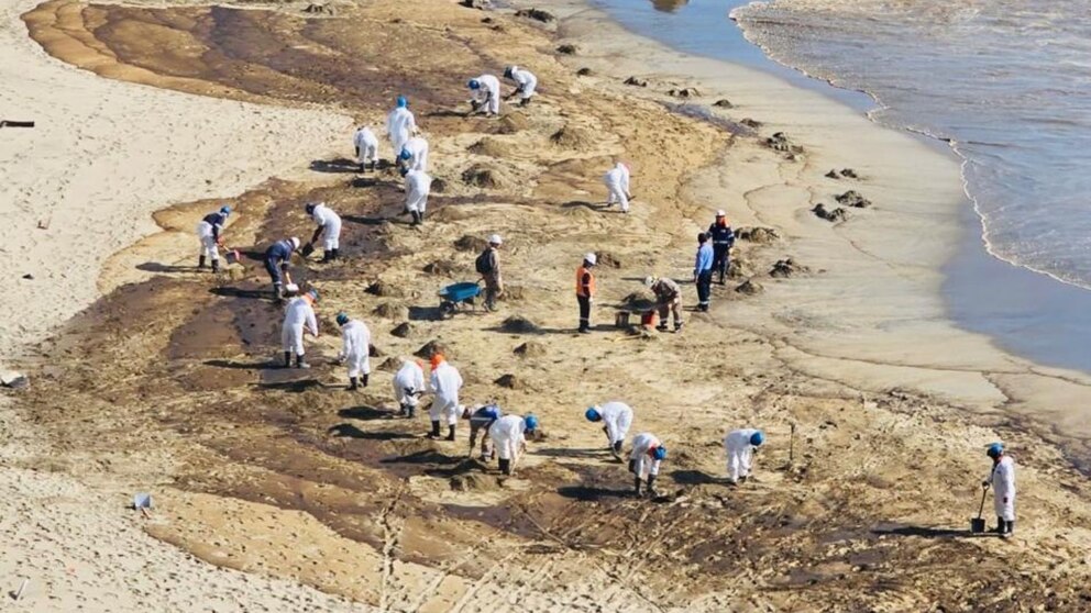 Tragedia ecológica en Lobitos: Derrame de petróleo afecta el mar y la economía local