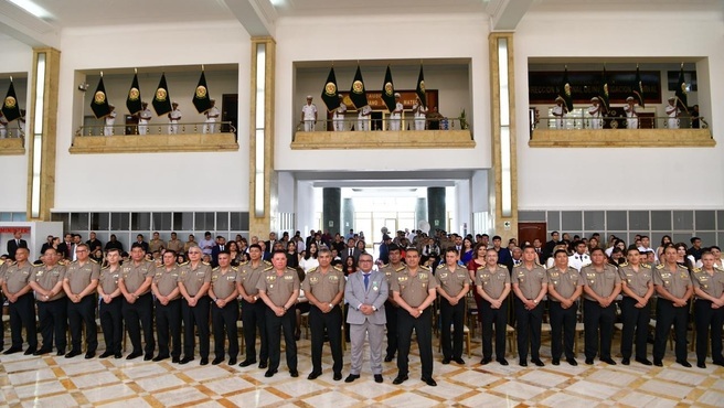 Ministro Santiváñez lideró ceremonia de ascensos de nuevos generales y tenientes generales para la PNP