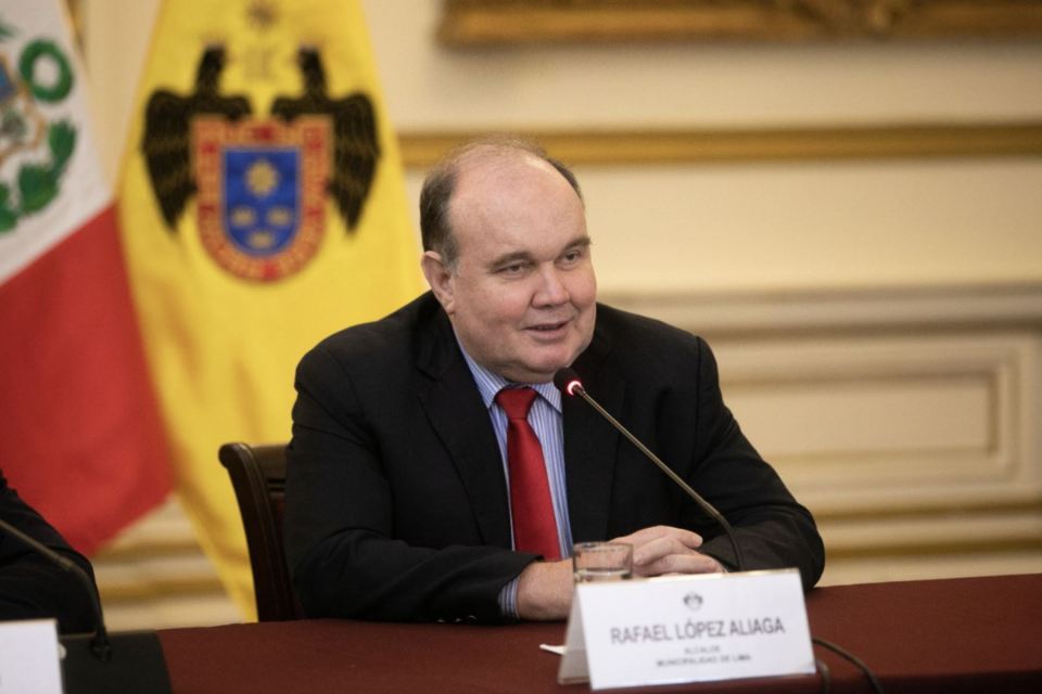 Rafael López Aliaga invita a comerciantes informales a formalizarse en la feria "La Huerta Encontrada"