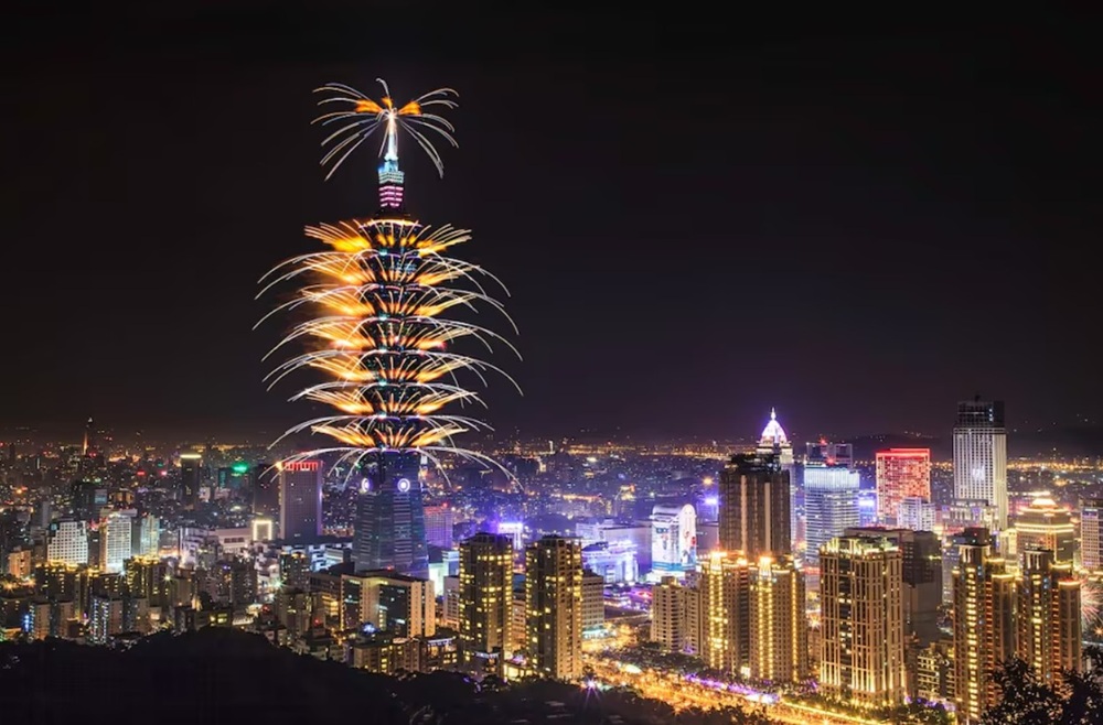 Taipei 101 se prepara para el gran espectáculo de fuegos artificiales para recibir el 2025