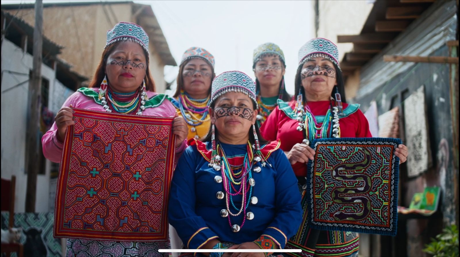 Milka Franco, líder de un grupo de mujeres artistas shipibas, anuncia nueva campaña «Kushi – El valor de ser valiente».