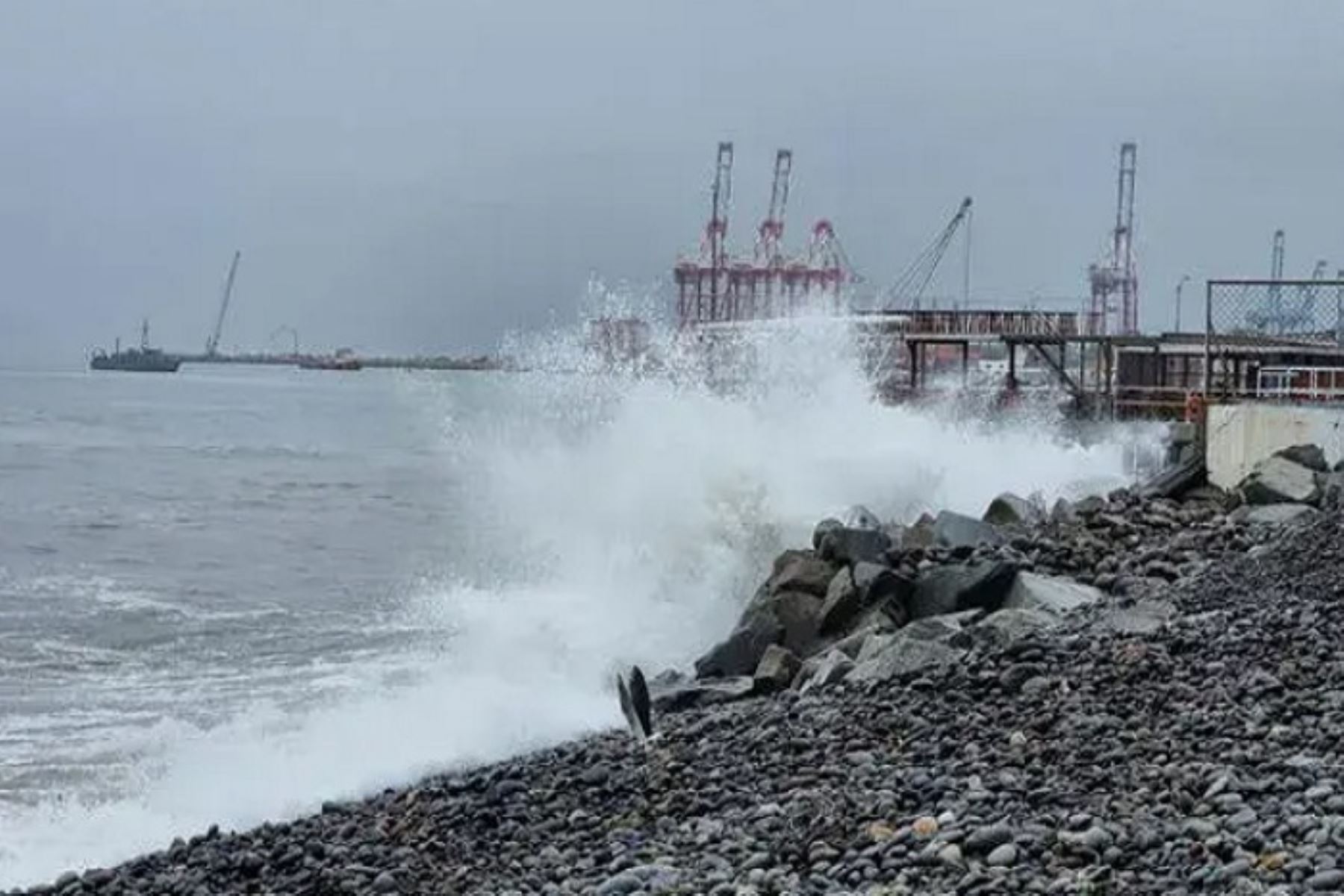 Oleajes anómalos causan estragos en Máncora