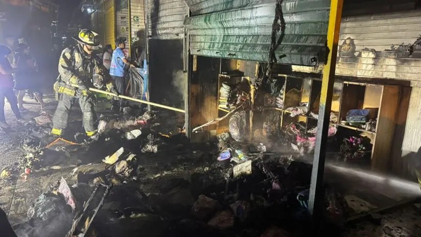 Cercado de Lima: Incendio afectó puestos de centro comercial