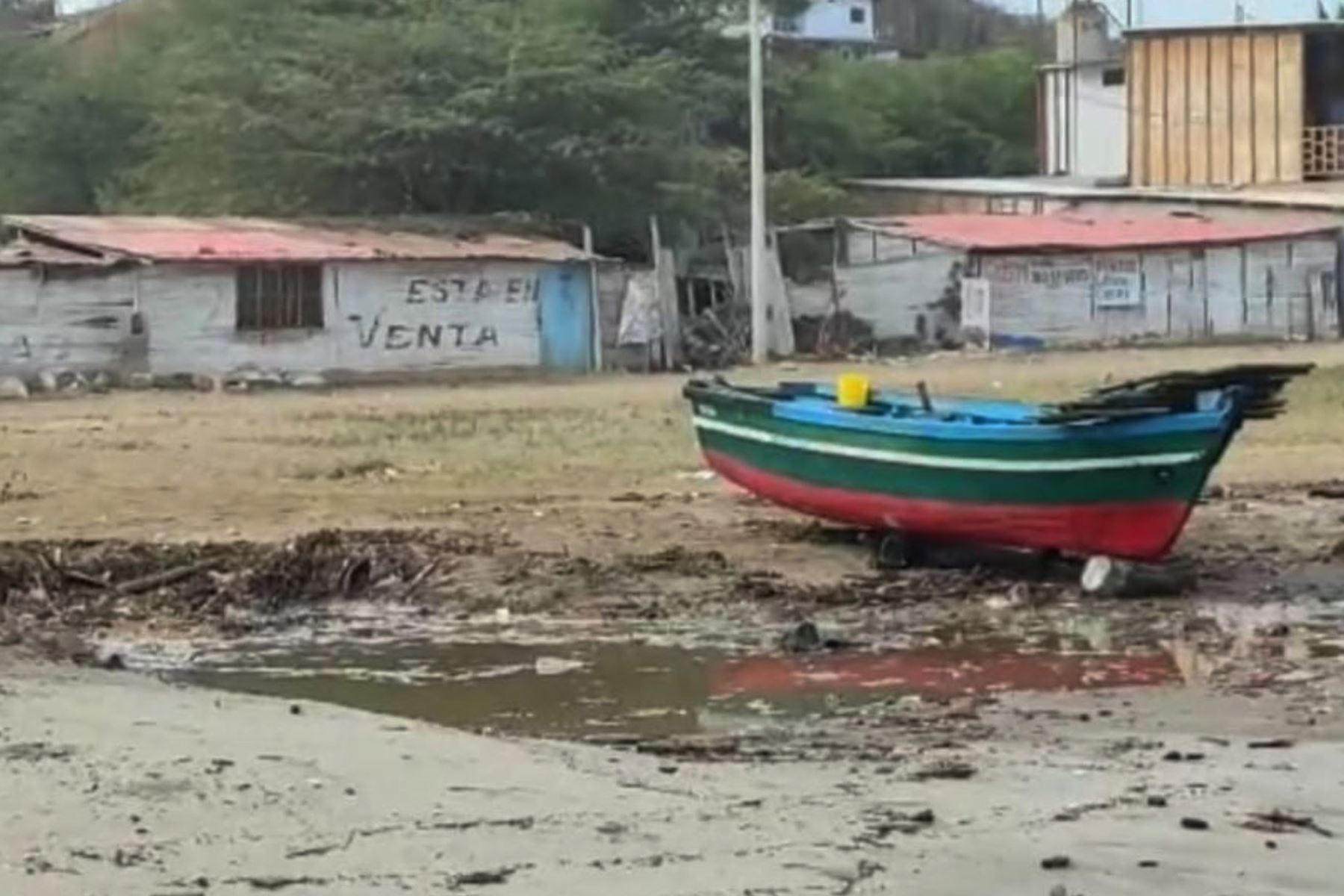 Oleajes anómalos obligan al cierre de 60 puertos en la costa peruana