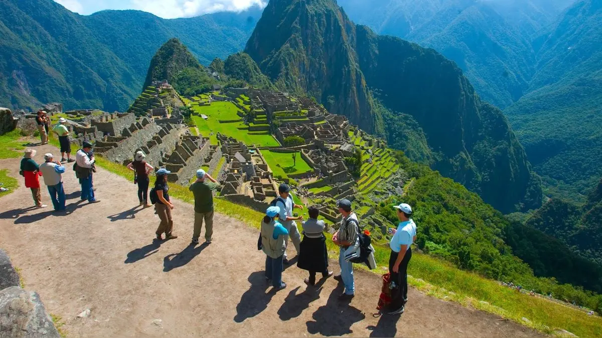 Colapso en la plataforma de reservas a Machu Picchu: caos y largas filas en Cusco