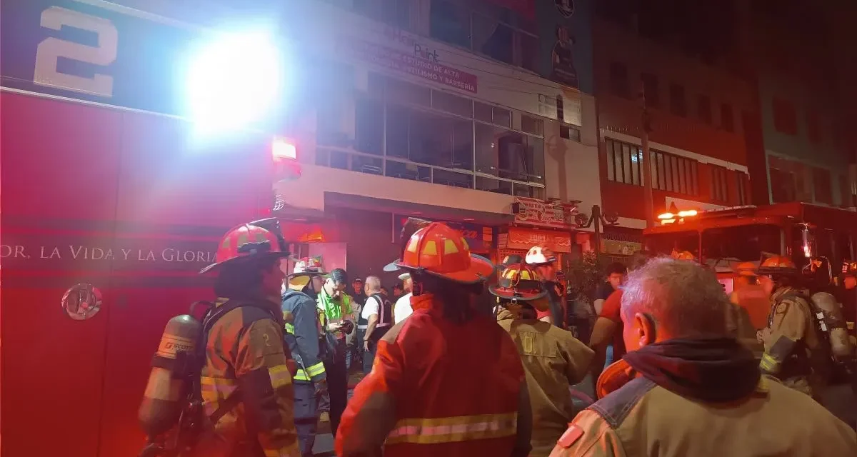 Adulta mayor pierde la vida en incendio causado por pirotécnicos en Los Olivos