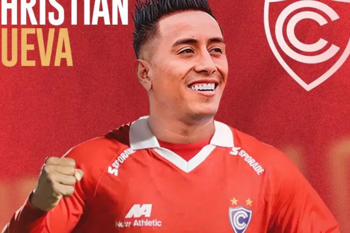 Christian Cueva llegó a Cusco para firmar por Cienciano