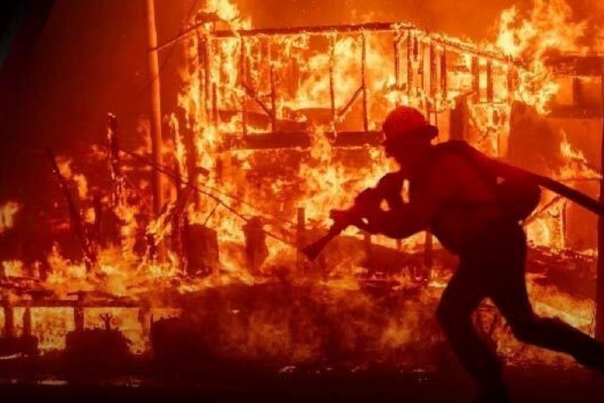 Posibles causas de los incendios en Los Ángeles que examinan los investigadores