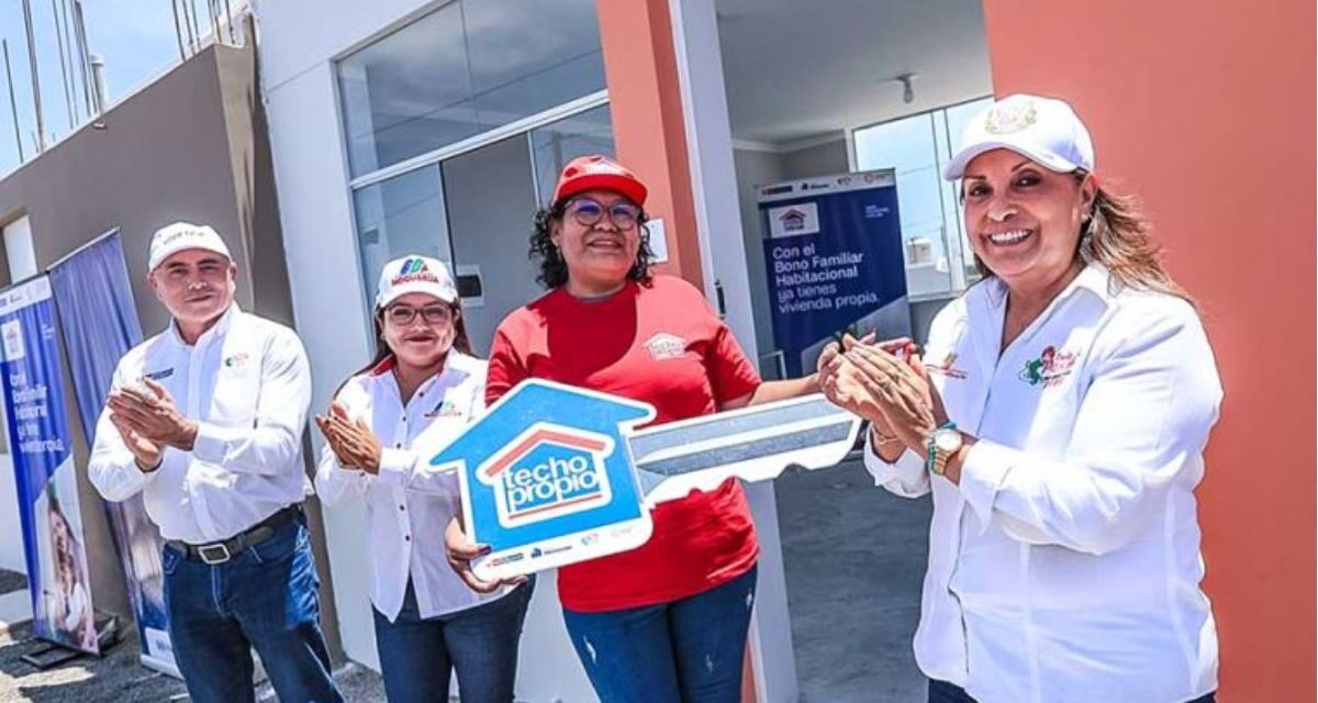 Jefa de Estado entrega viviendas a 900 beneficiarios en Ilo