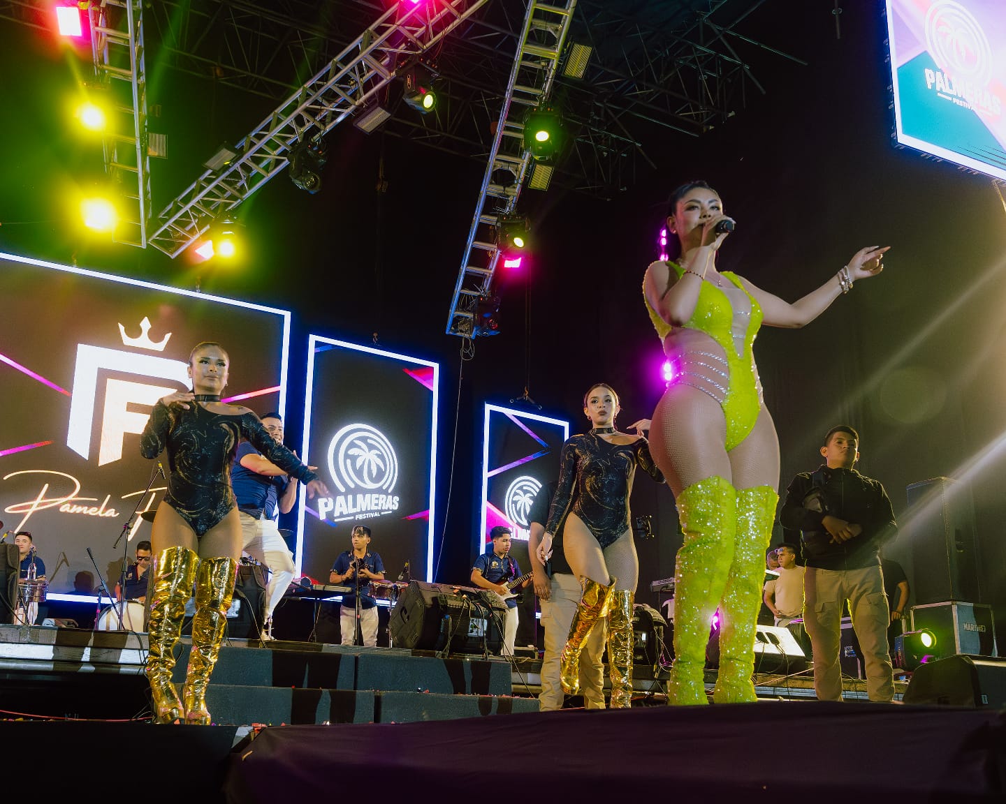 Pamela Franco ofrece concierto multitudinario en Palmeras Festival y dice: “La vida es lo mas hermoso que tenemos”