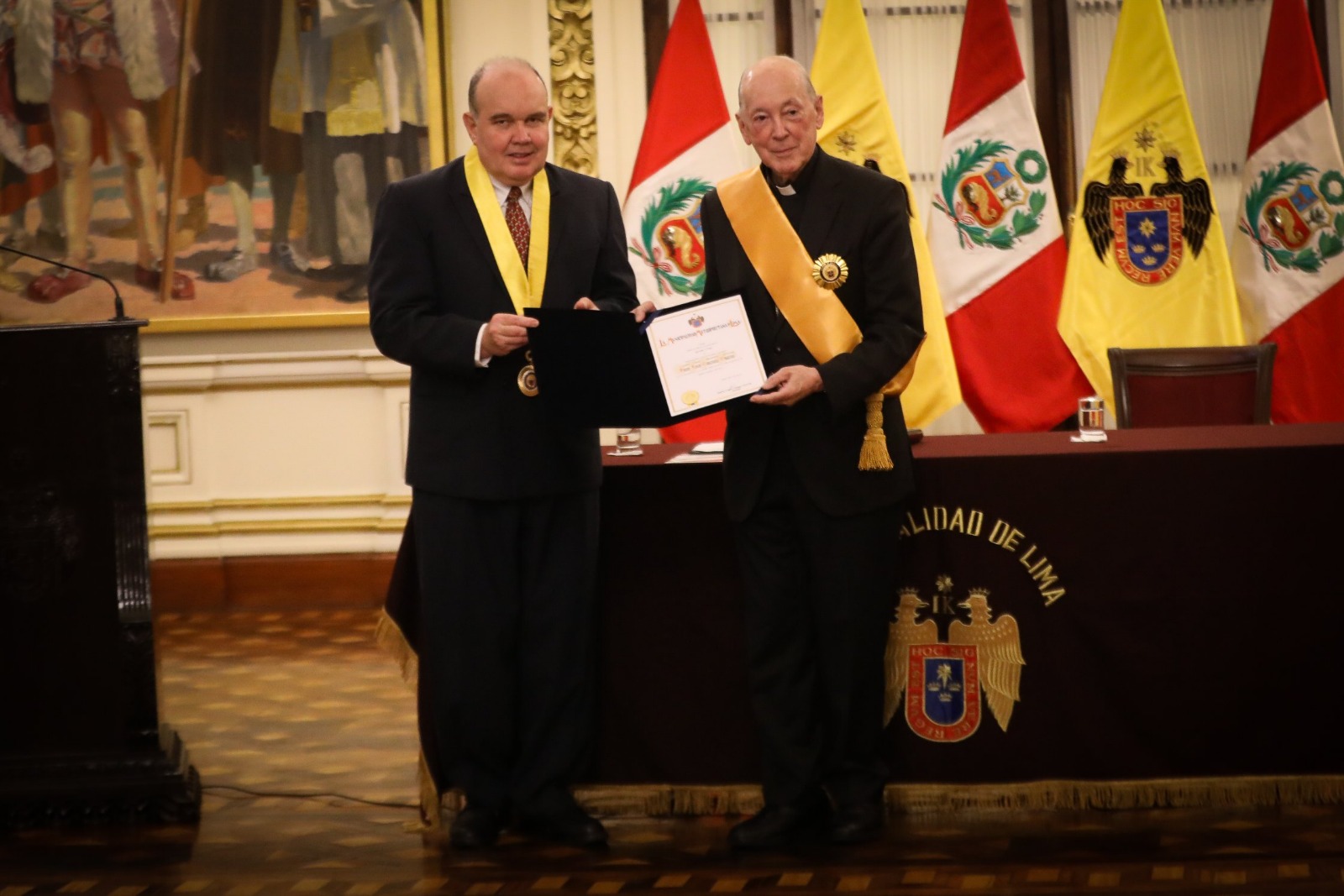 Distinguen a cardenal  Juan Luis Cipriani