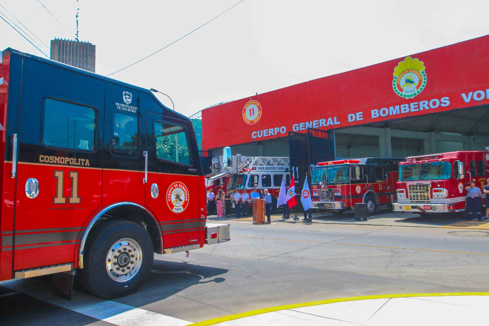 San Borja entrega nueva y moderna unidad multipropósito a los bomberos