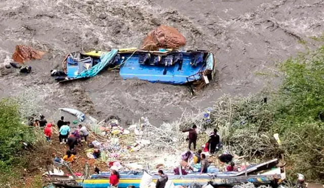 Accidente en Áncash: bus cae a río y deja 6 muertos y 15 heridos