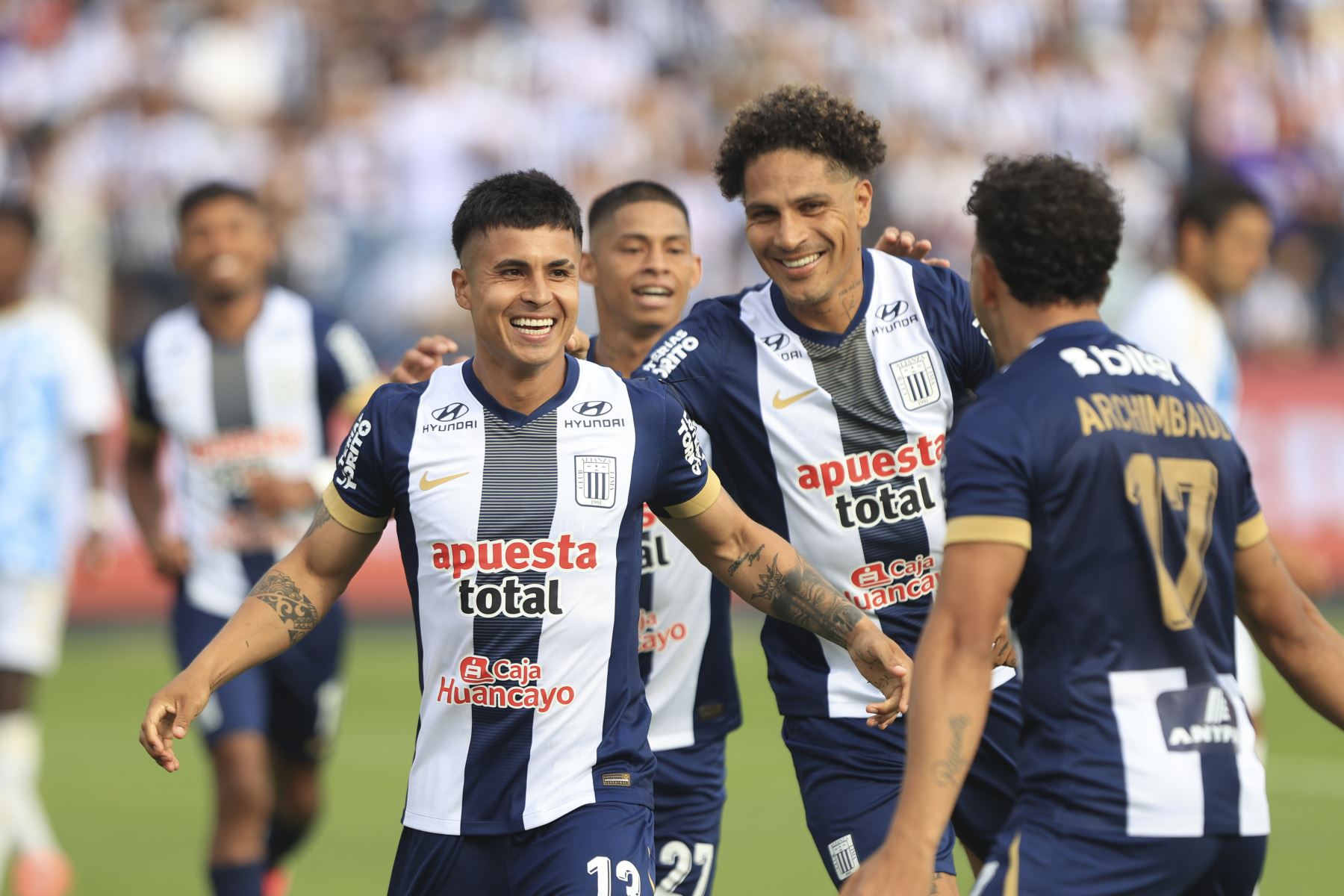 Alianza Lima celebra en la ‘Tarde Blanquiazul’ con victoria sobre Emelec