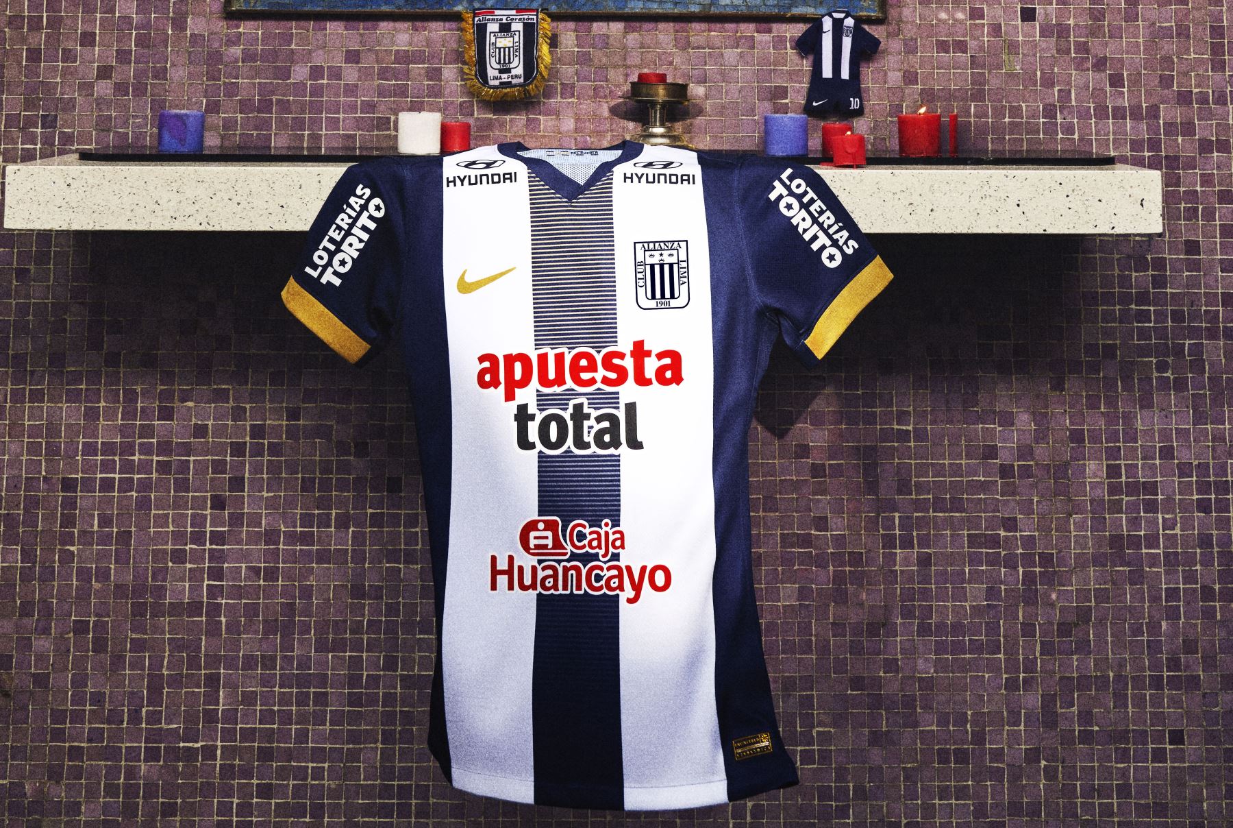 Alianza Lima presenta su nueva camiseta para la temporada 2025