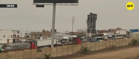 Despiste de camión provocó gran congestión vehicular