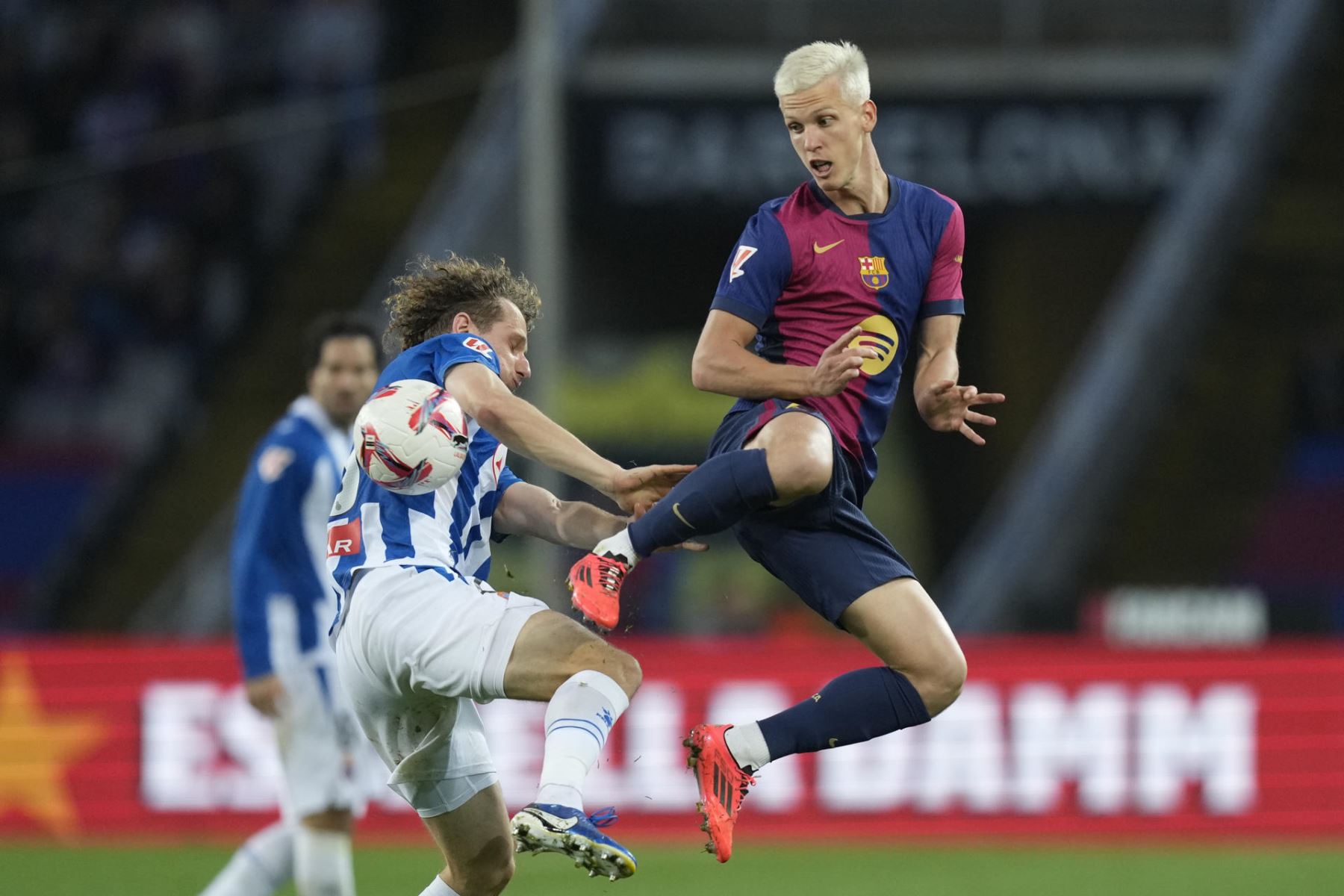 Dani Olmo y Pau Víctor quedan libres: LaLiga no concede inscripción al Barcelona