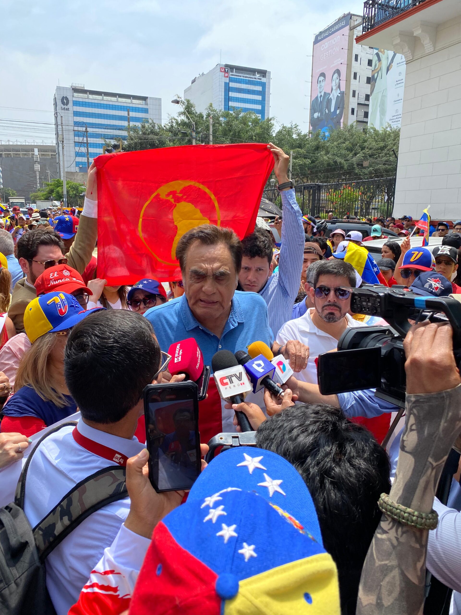 Venezolanos en Perú  protestan contra la dictadura de Maduro