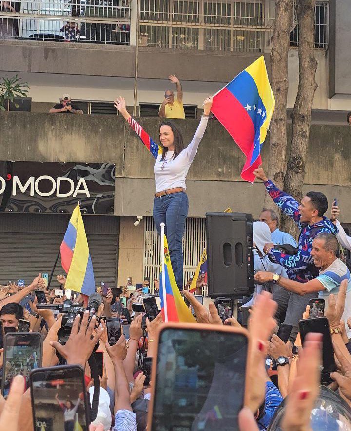 Chavismo secuestra a  balazos a María Corina  Machado y luego la libera