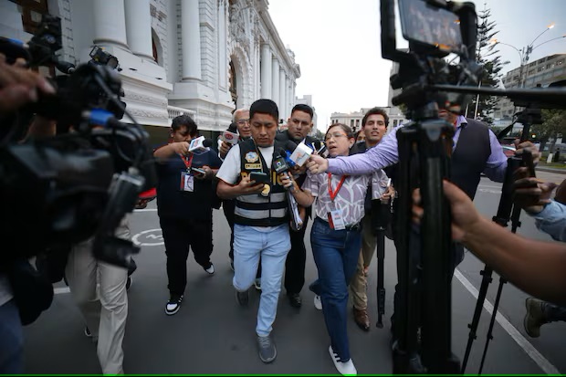 Fiscalía y Policía allanan  edificio del Congreso  en el jirón Huallaga