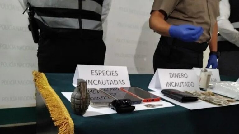 Breña: Capturan a dos sujetos con droga y réplica de granada