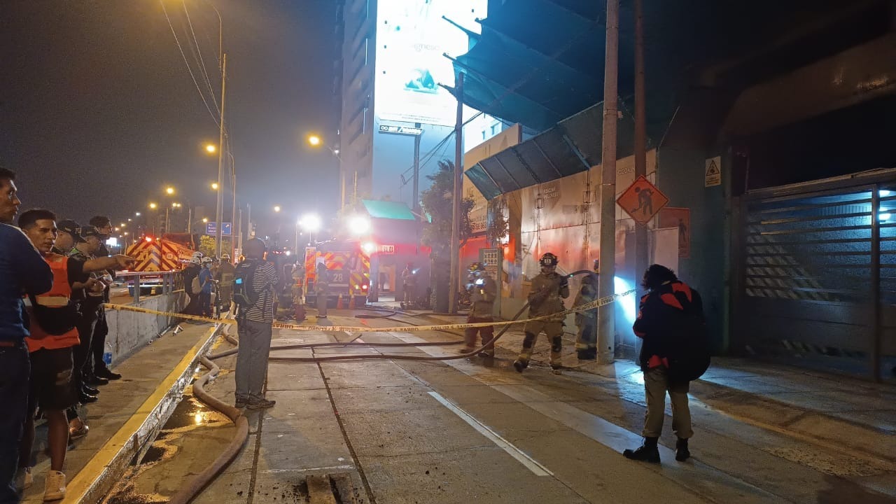 Incendio de código dos afectó edificio en construcción