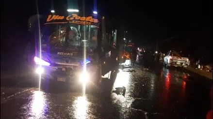 Choque entre bus interprovincial y camión cisterna dejó 3 heridos