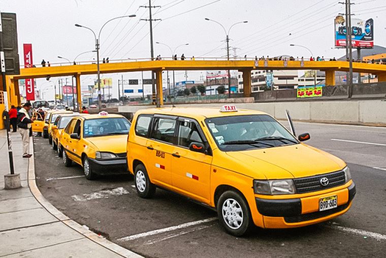 ATU pide a taxistas verificar sus autorizaciones