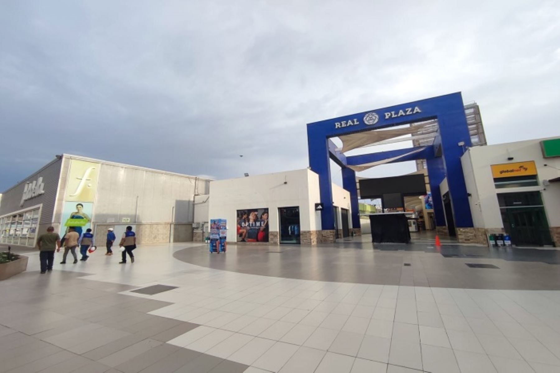 Autoridades refuerzan seguridad en Malls tras tragedia en Trujillo