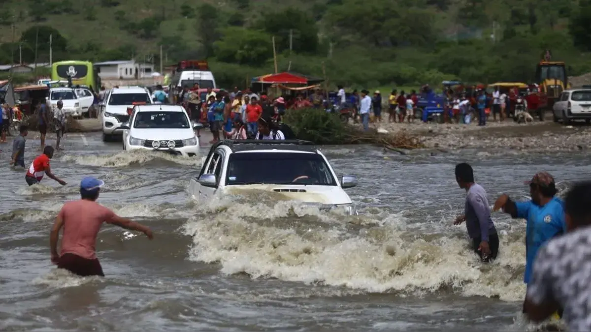 Gobierno pone en alerta roja 157 distritos de diferentes regiones del país por intensas lluvias