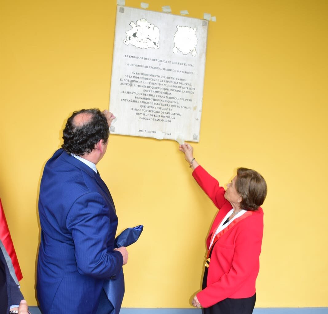 UNMSM devela placa conmemorativa a Bernardo O’Higgins