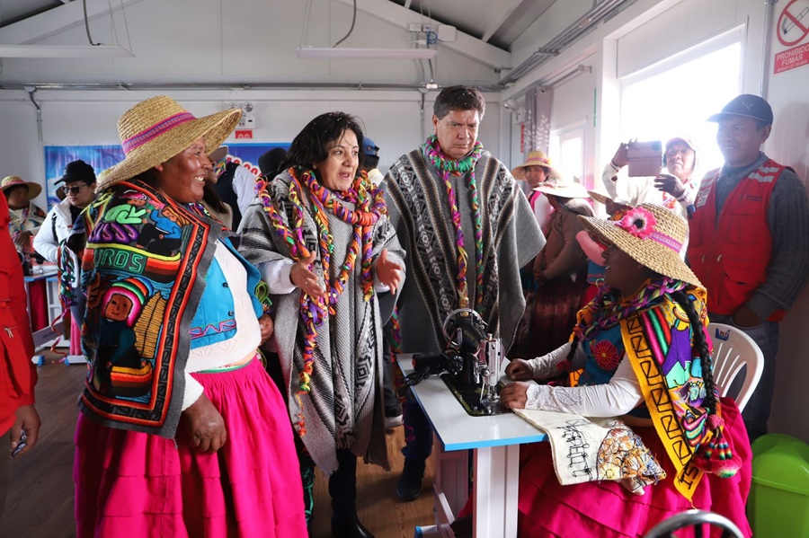 Midis inaugura Tambo flotante en la isla Titicaca