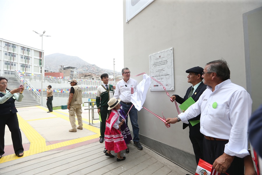 Morgan Quero inaugura en Huaycán la vigésima segunda Escuela Bicentenario