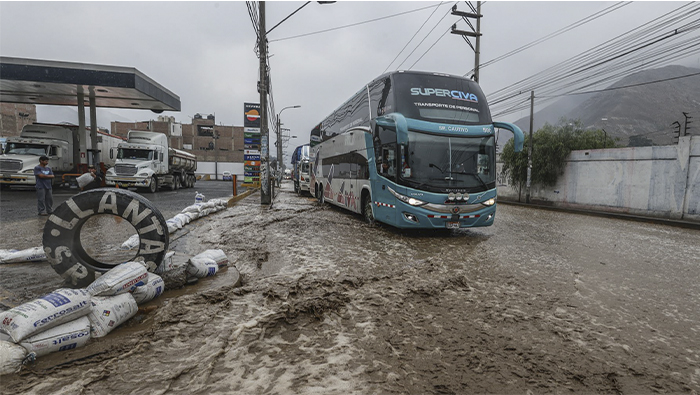 SUTRAN: Sigue estas recomendaciones para una conducción segura en caso de lluvia intensa