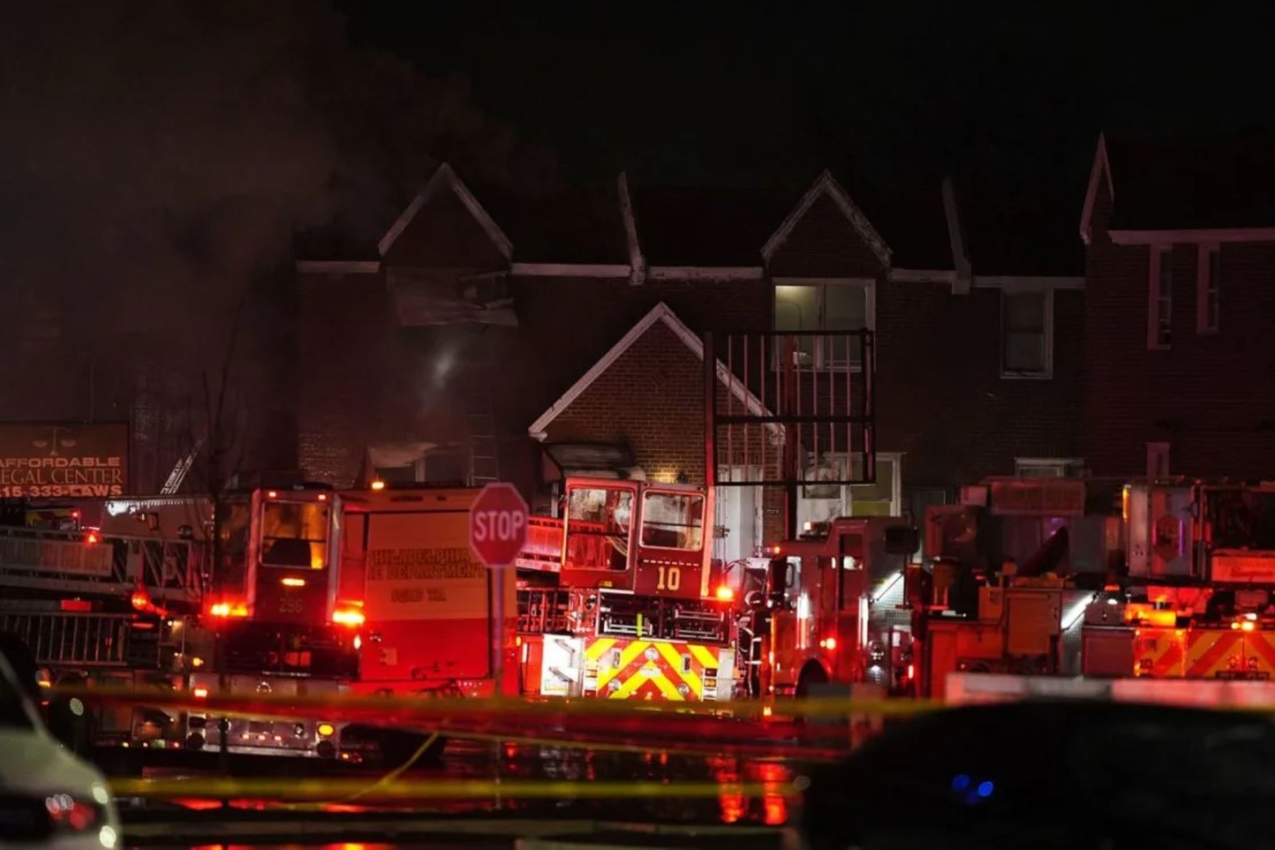 Accidente aéreo en Filadelfia: un avión de evacuación médica se estrella en zona residencial